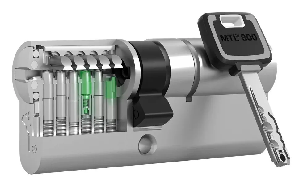 Doorsnede van een Mul-T-Lock MTL 800-cilinder met sleutel